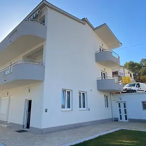 https://apartments-antonella-trogir.hotels-in-trogir.com